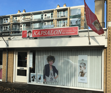 De gevel van Kapsalon Roos Verschuuren aan de Burg. Sweenslaan in Leidschendam